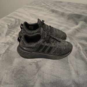 Men's 6Y Used Adidas shoes in black